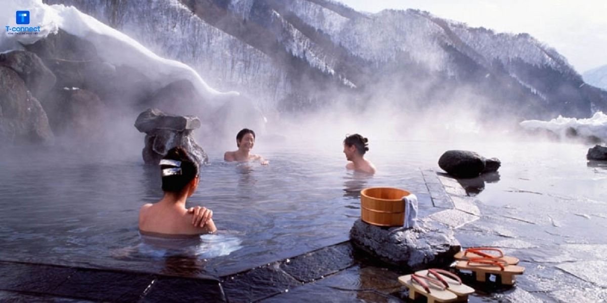 Trải nghiệm thư giãn tại onsen vào mùa đông ở Nhật Bản.