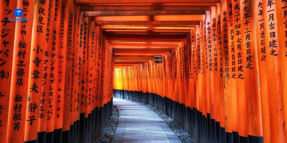 Hàng nghìn cổng Torri nối liền nhau tại đền Fushimi Inari Taisha