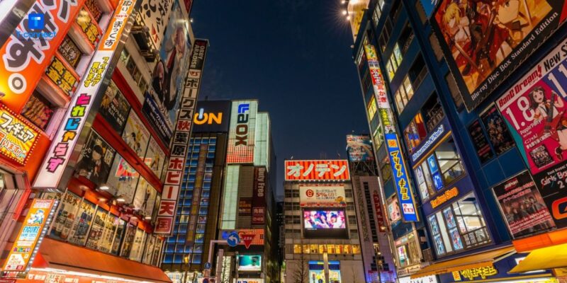 Tokyo nhộn nhịp về đêm với hàng nghìn hàng quán mở cửa