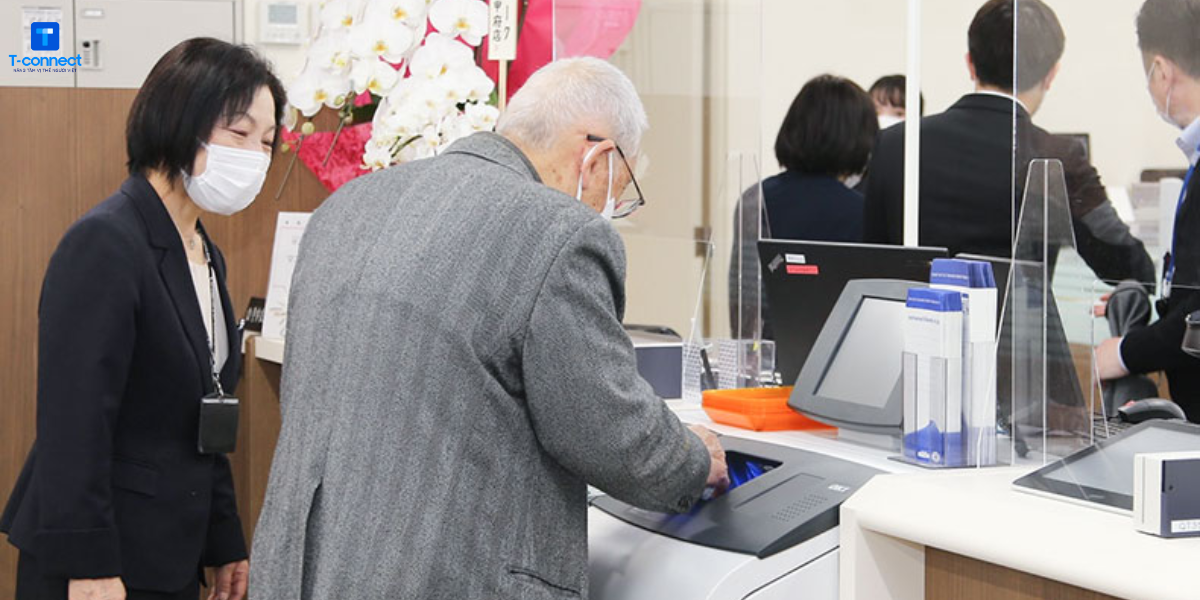 Làm thẻ tại ngân hàng Nhật Bản.