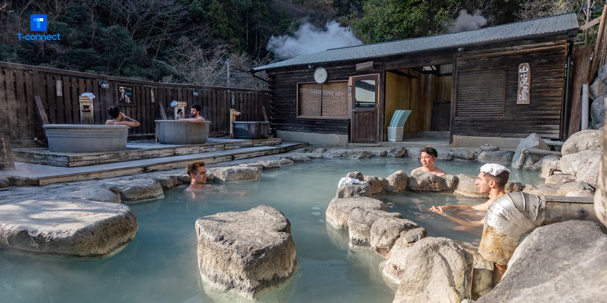 Nhiều người yêu thích tắm onsen vì lợi ích mà hoạt động này mang lại