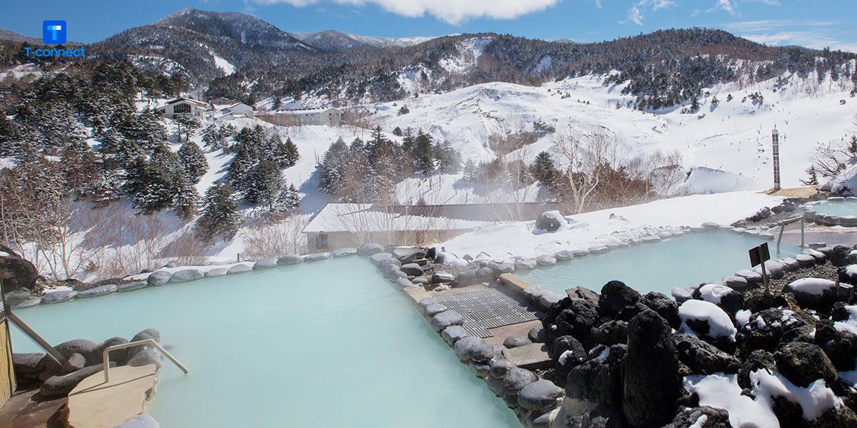Trải nghiệm tắm onsen với khung cảnh tuyết trắng hùng vĩ